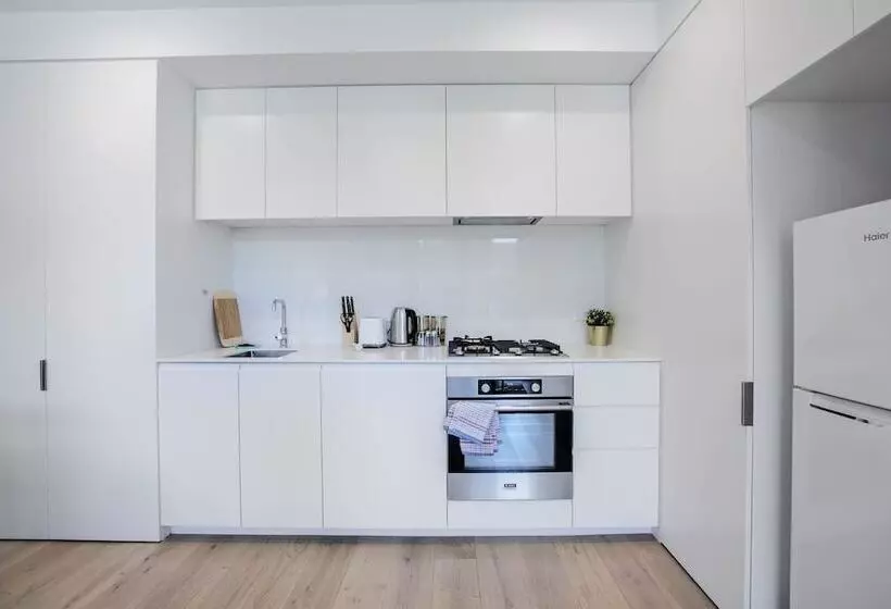 Stunning Bright Apartment At Hawthron/glenferrie Station