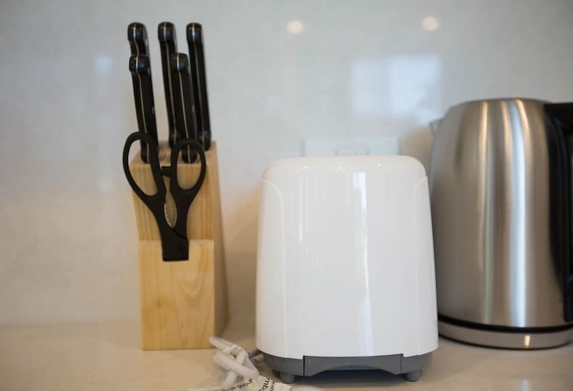 Stunning Bright Apartment At Hawthron/glenferrie Station