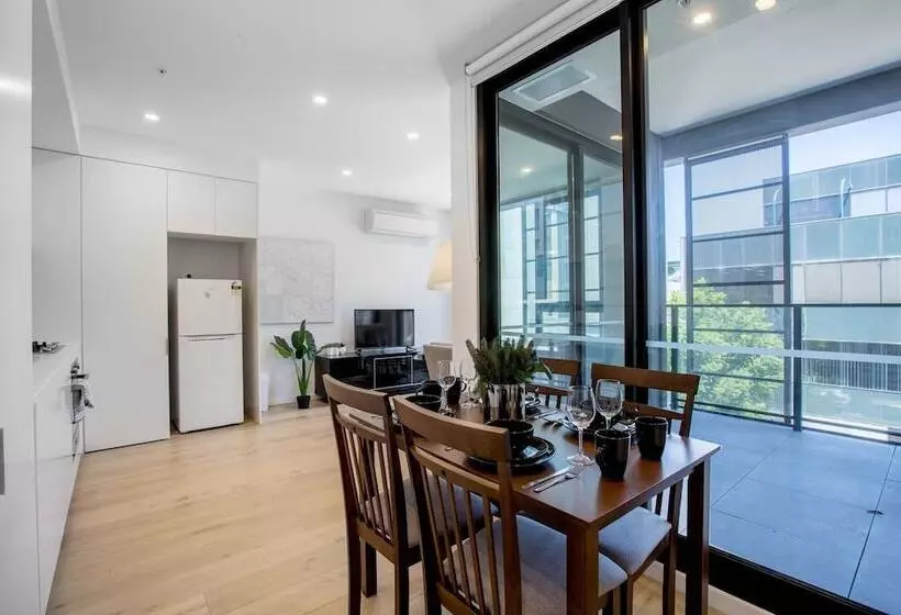 Stunning Bright Apartment At Hawthron/glenferrie Station