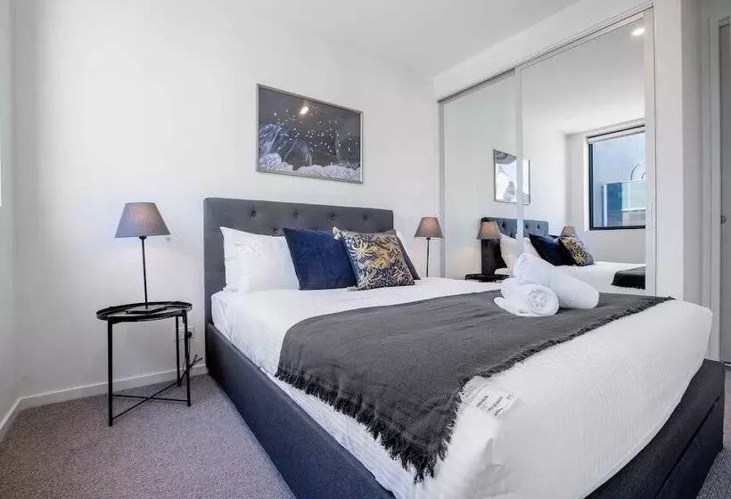Stunning Bright Apartment At Hawthron/glenferrie Station