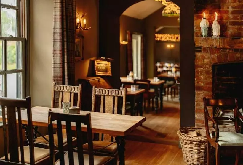 ベッドアンドブレックファースト Wheatacre White Lion