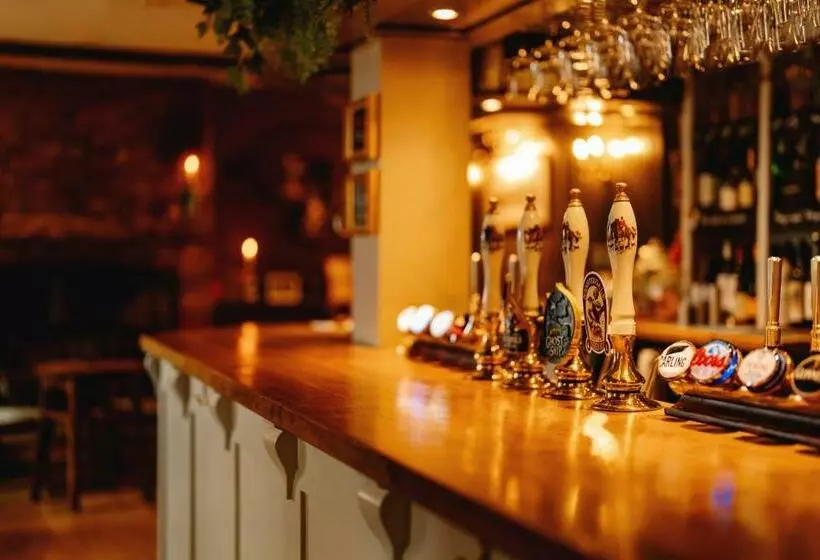 ベッドアンドブレックファースト Wheatacre White Lion