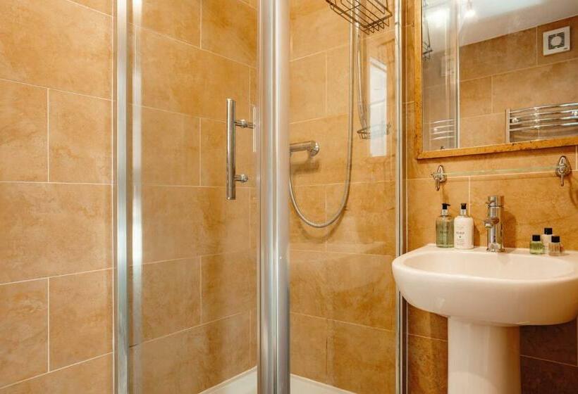 ベッドアンドブレックファースト Wheatacre White Lion