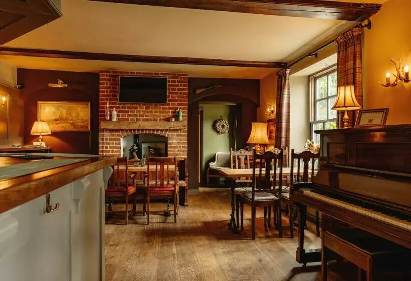 ベッドアンドブレックファースト Wheatacre White Lion