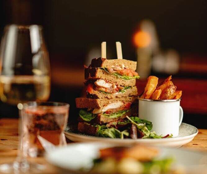 ベッドアンドブレックファースト Wheatacre White Lion