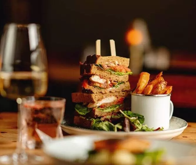 ベッドアンドブレックファースト Wheatacre White Lion