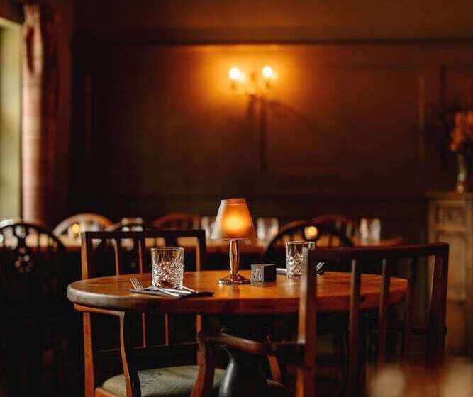 ベッドアンドブレックファースト Wheatacre White Lion