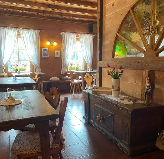 هتل Corona Ferrea