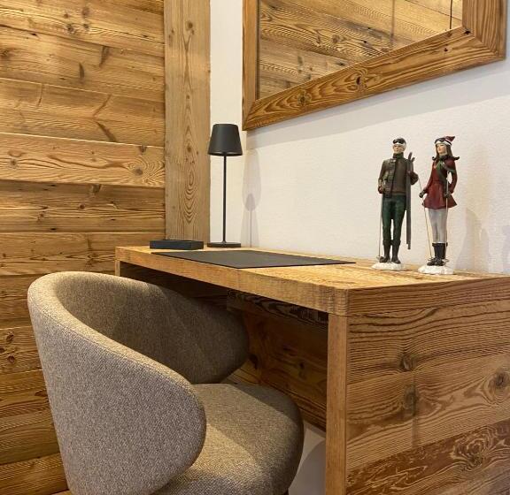 هتل Corona Ferrea