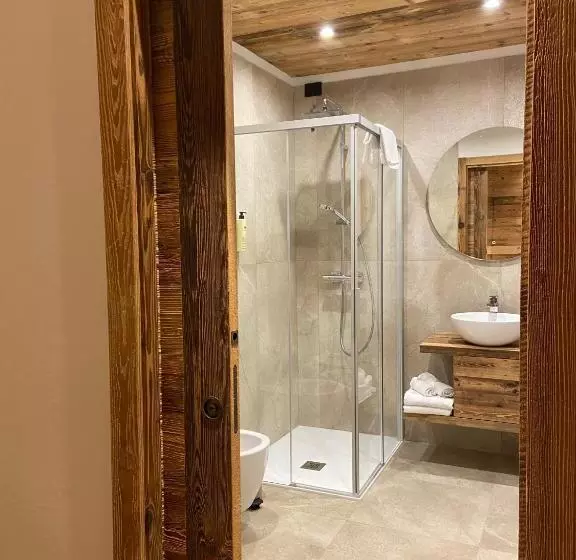 هتل Corona Ferrea