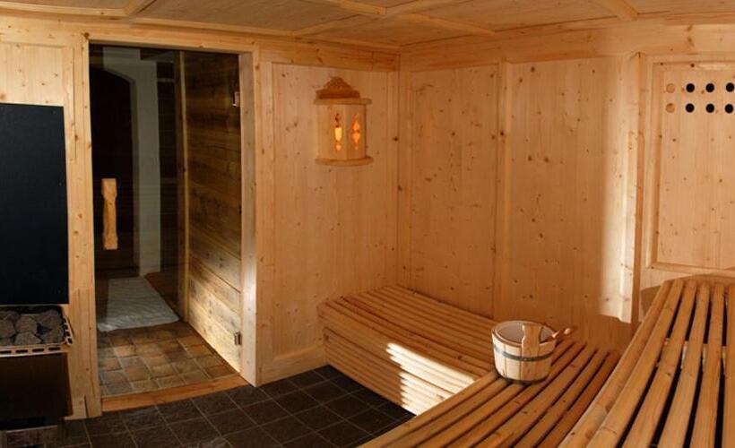 هتل Corona Ferrea