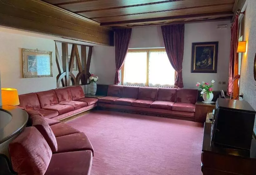 هتل Corona Ferrea