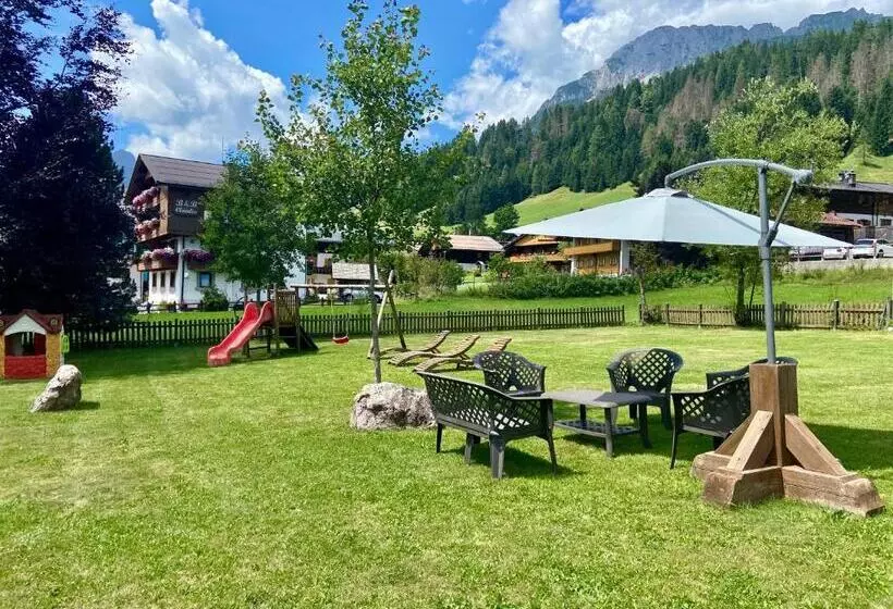 هتل Corona Ferrea