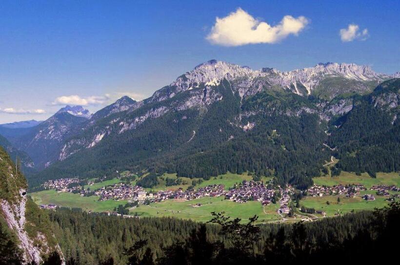 هتل Corona Ferrea