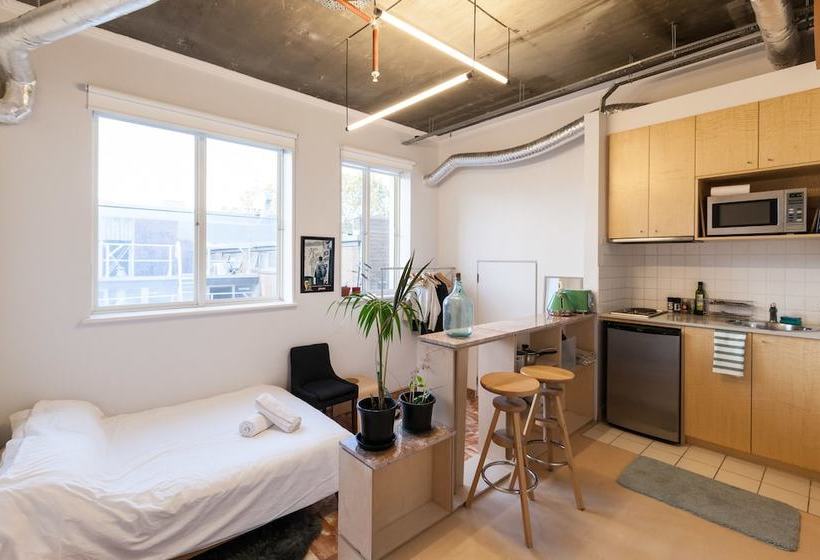 Willow, Carlton Studio Apartment