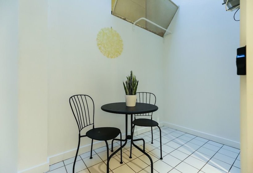 Willow, Carlton Studio Apartment