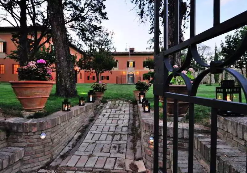 تختخواب و صبحانه Villa Forasiepi