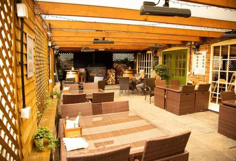 هتل Crown Inn