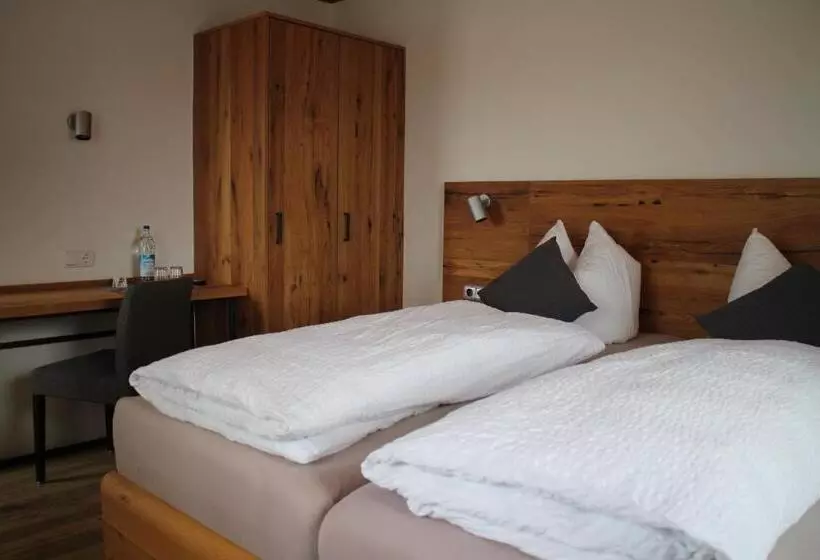 Hotelli Gasthaus Zum Stausee