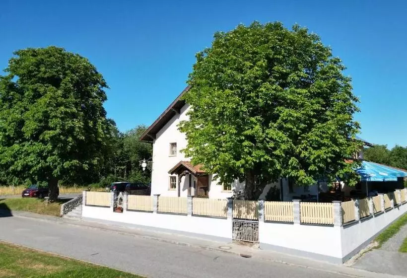 Hotelli Gasthaus Zum Stausee