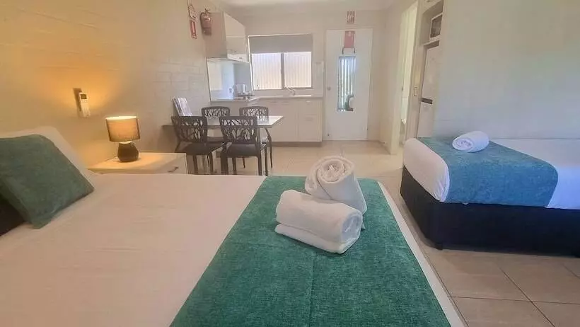 هتل Golden Beach Holiday Park