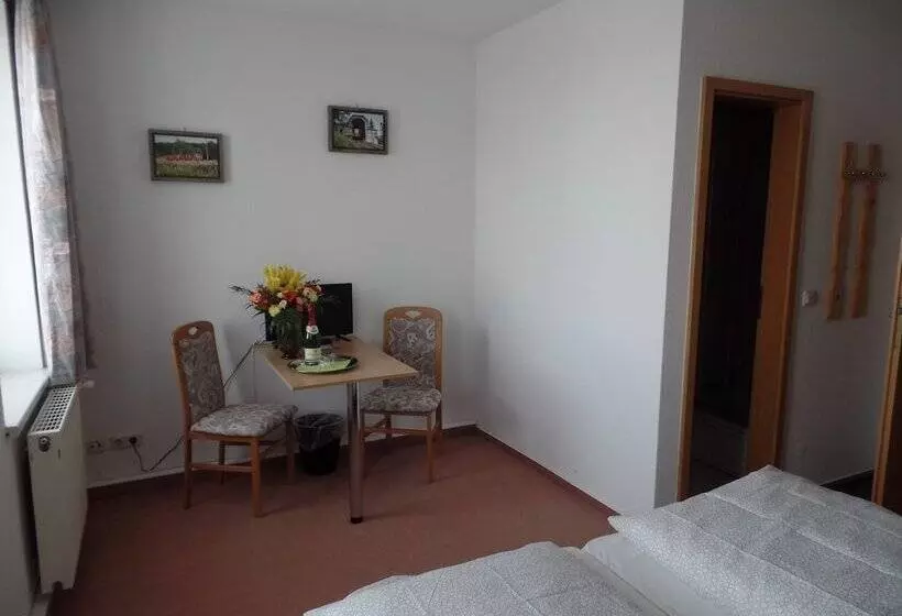 Hotelli Pension Zur Bergbahn