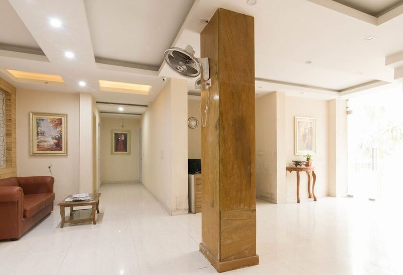 فندق Treebo House Inn