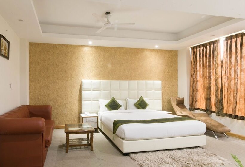 فندق Treebo House Inn