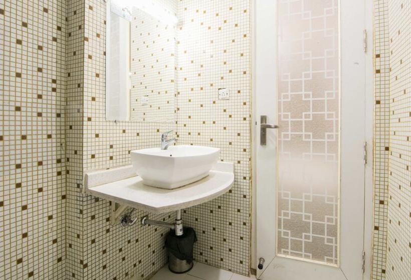 فندق Treebo House Inn