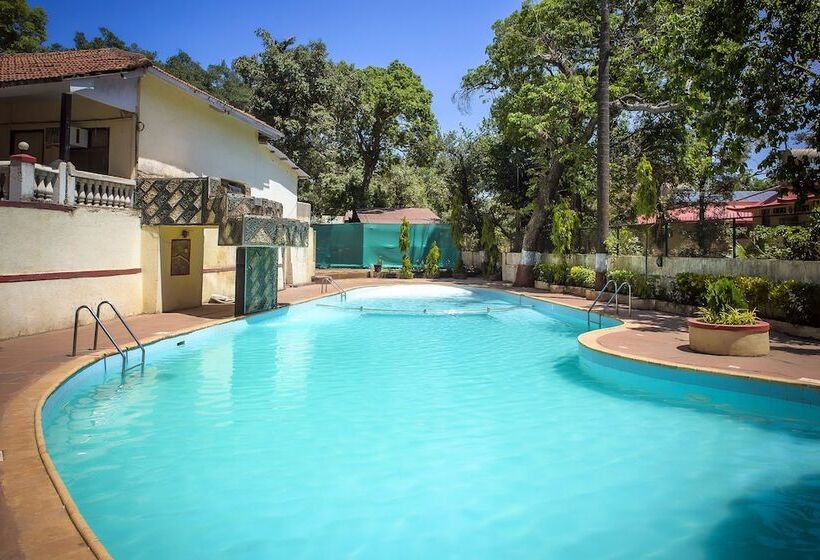 هتل Adamo The Village