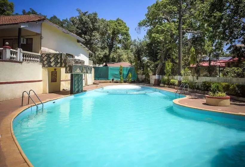 Hotelli Adamo The Village