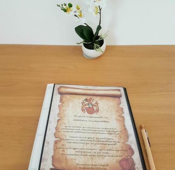 فندق Gästehaus Staudenschloss