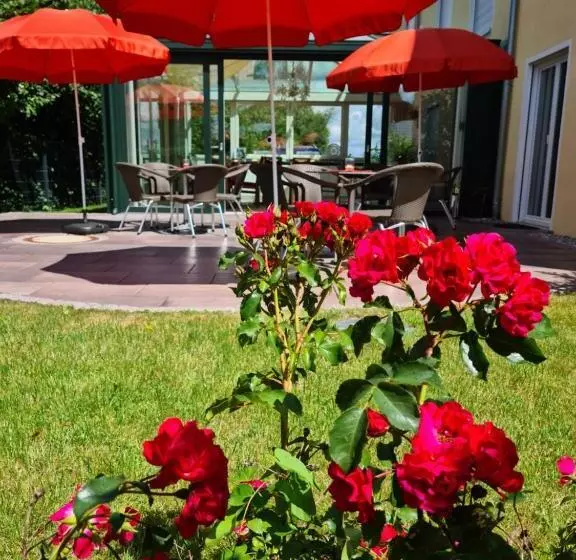 Hotelli Gästehaus Staudenschloss