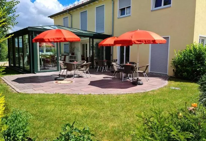 Hotelli Gästehaus Staudenschloss