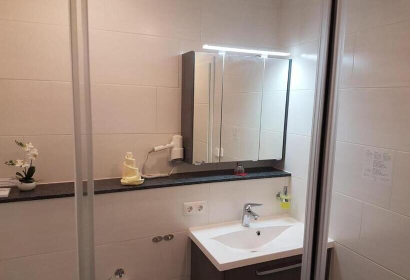 בית מלון כפרי Gästehaus Staudenschloss