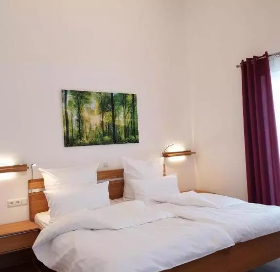 Hotelli Gästehaus Staudenschloss