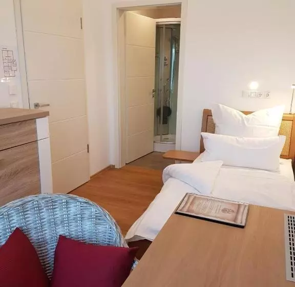 Hotelli Gästehaus Staudenschloss