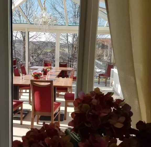 Hotelli Gästehaus Staudenschloss