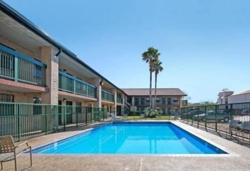 Отель Budgetel Inn Houston/nasa