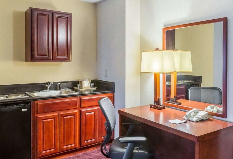 Clarion Hotel Somerset New Brunswick