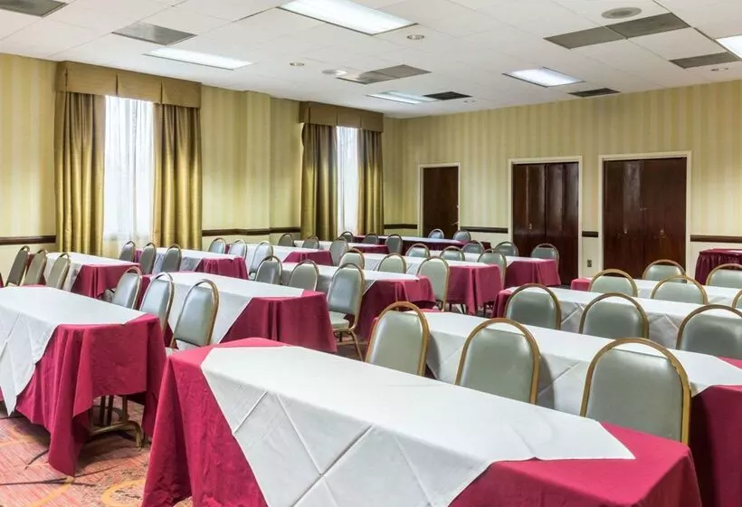 Clarion Hotel Somerset   New Brunswick