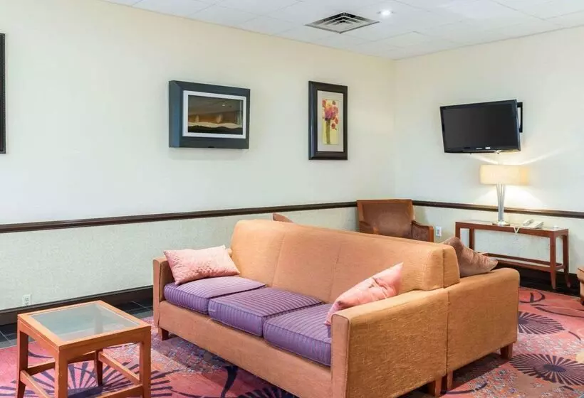 Clarion Hotel Somerset   New Brunswick