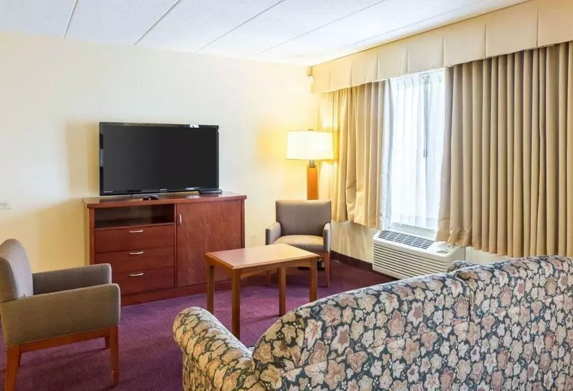 Clarion Hotel Somerset   New Brunswick