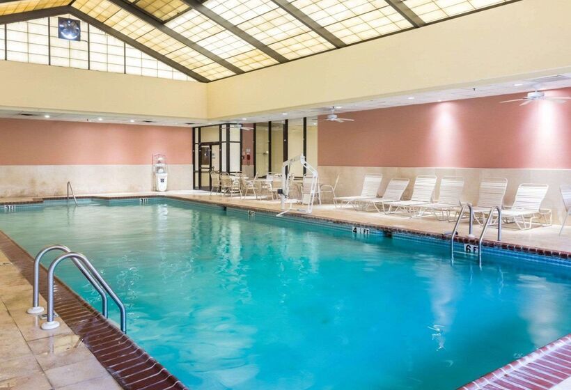 Clarion Hotel Somerset New Brunswick