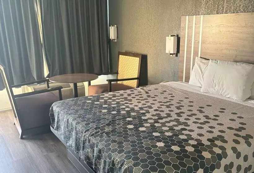 Отель Econo Lodge