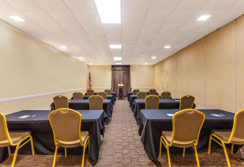 בית מלון כפרי Ramada By Wyndham Houma