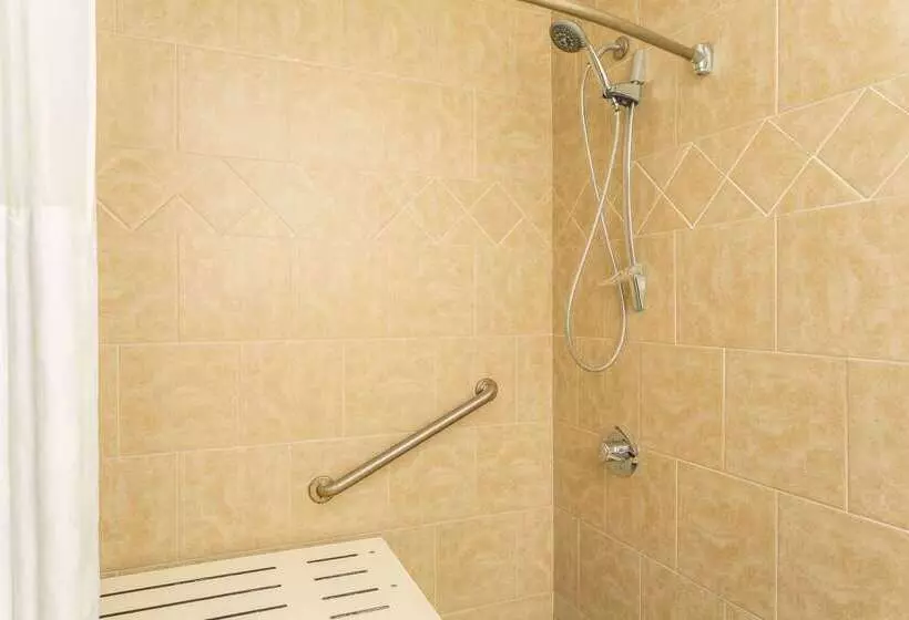 هتل Ramada By Wyndham Houma