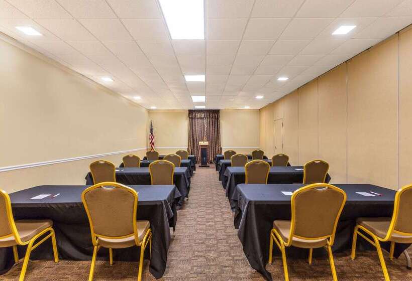 בית מלון כפרי Ramada By Wyndham Houma