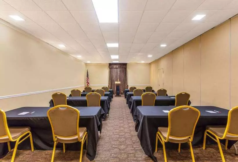 هتل Ramada By Wyndham Houma