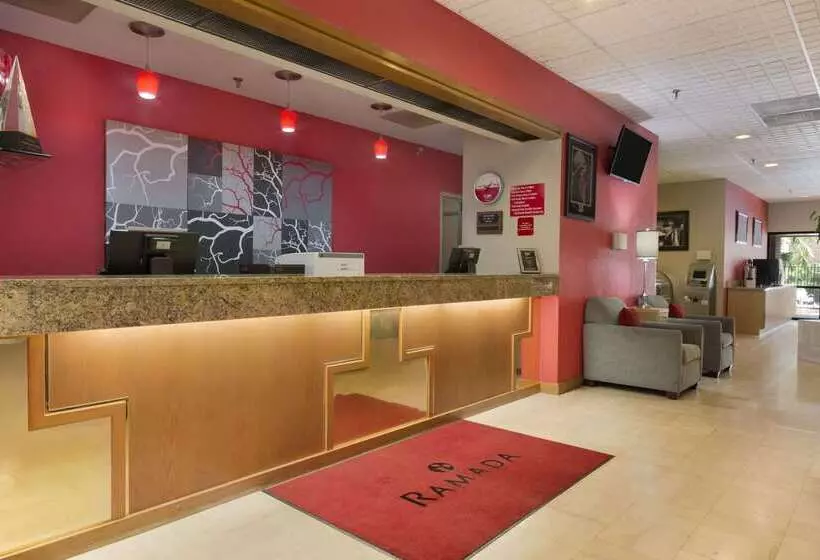 ホテル Ramada By Wyndham Raleigh